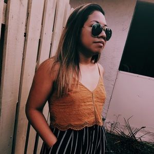 Meet your Posher, Lesle